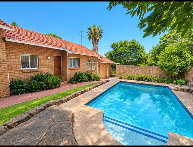4 BEDROOM HOUSE FOR SALE IN HEUWELOORD